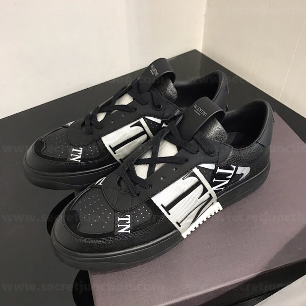 Valentino Garavani VL7N – “Black” - Image 4